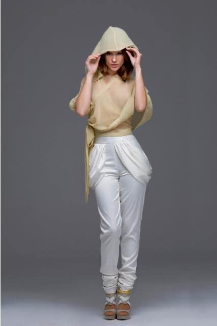 Blusa con Capucha y Pantalón Drapeado